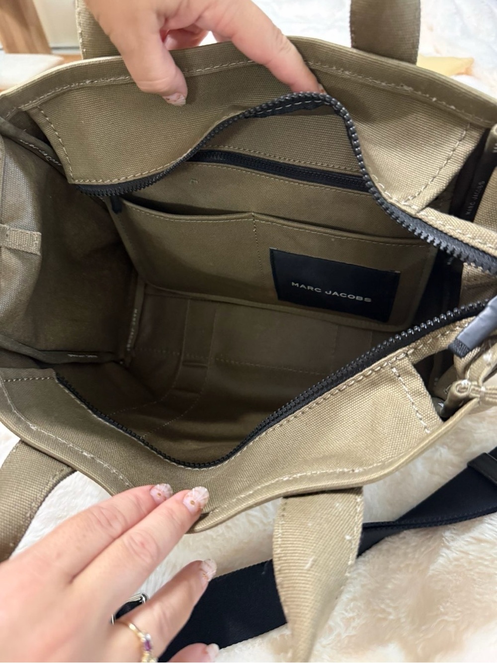 Marc Jacobs Olive Green Canvas Tote with White Logo - Picture 2 of 3